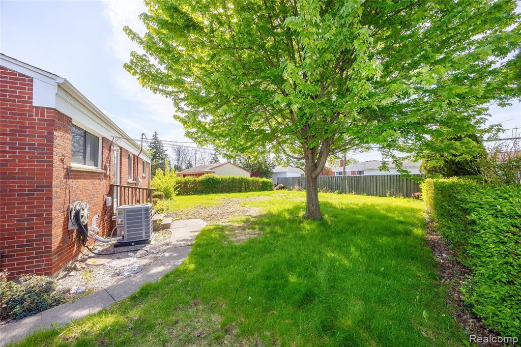 5646 Cambourne Road Dearborn Heights, MI 48127 - Photo 6 of 42