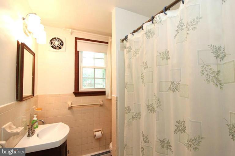 2708 Elnora Street Silver Spring, MD 20902 - Photo 13 of 19 Bath #1
