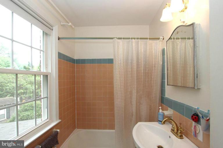 2708 Elnora Street Silver Spring, MD 20902 - Photo 17 of 19 Bath #2