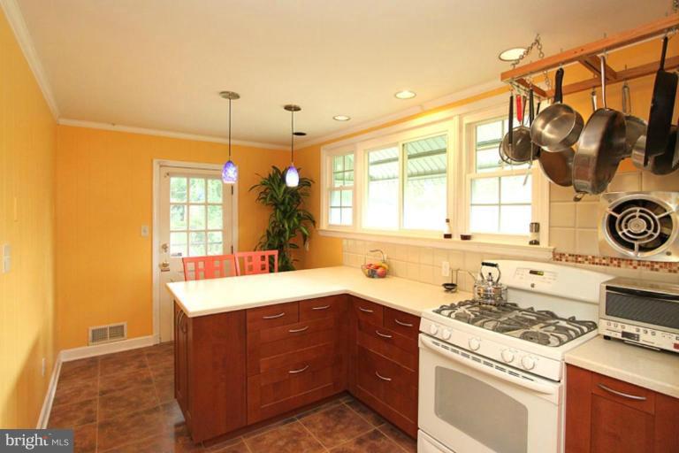 2708 Elnora Street Silver Spring, MD 20902 - Photo 4 of 19 Kitchen
