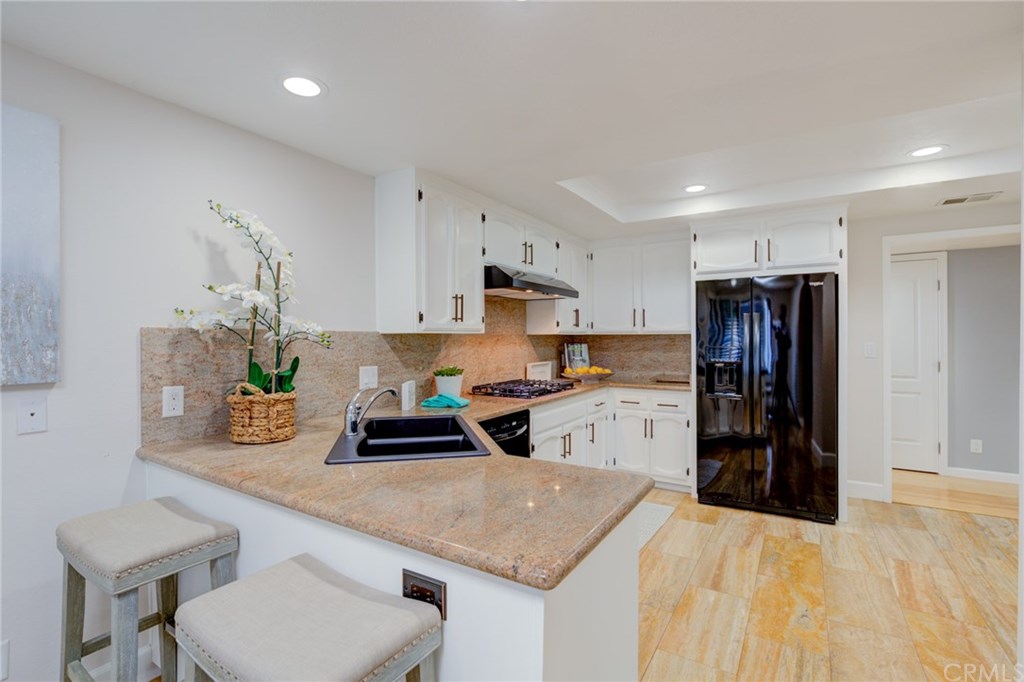 6364 Riviera Circle Long Beach, CA 90815 - Photo 19 of 60 Gallery Image 19