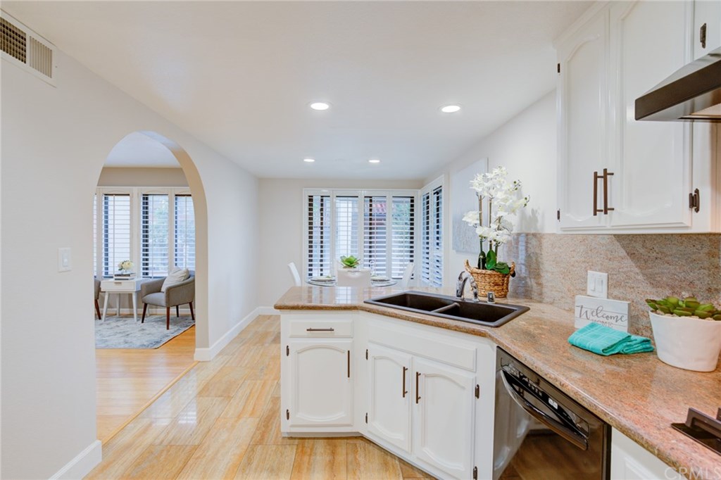 6364 Riviera Circle Long Beach, CA 90815 - Photo 20 of 60 Gallery Image 20