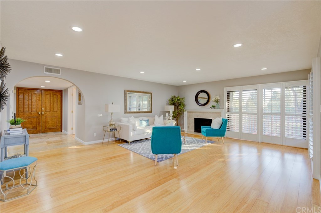 6364 Riviera Circle Long Beach, CA 90815 - Photo 6 of 60 Gallery Image 6