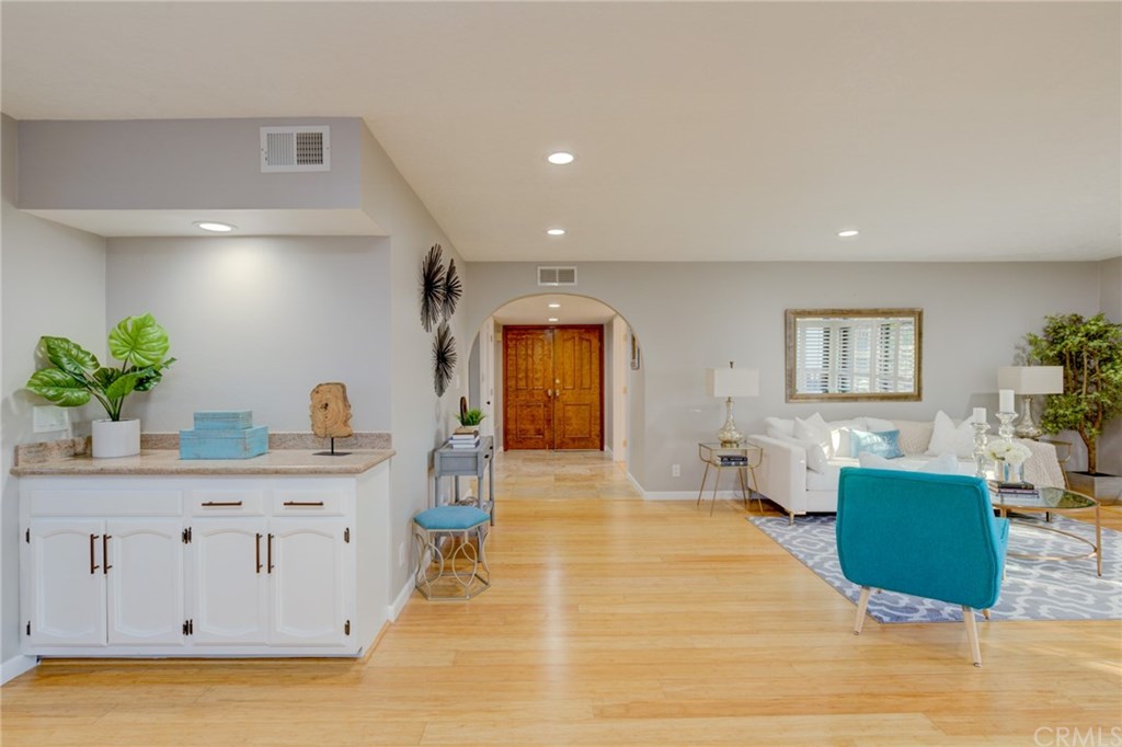 6364 Riviera Circle Long Beach, CA 90815 - Photo 10 of 60 Gallery Image 10