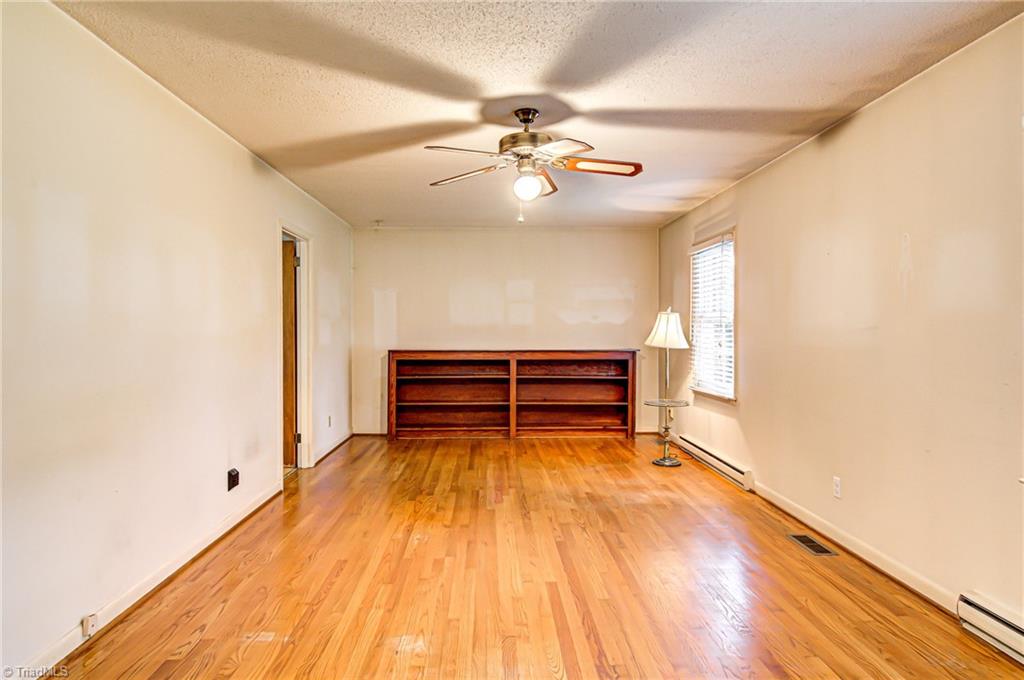 3915 Frazier Road Greensboro, NC 27407 - Photo 4 of 25 Looking into the living room from the entry.