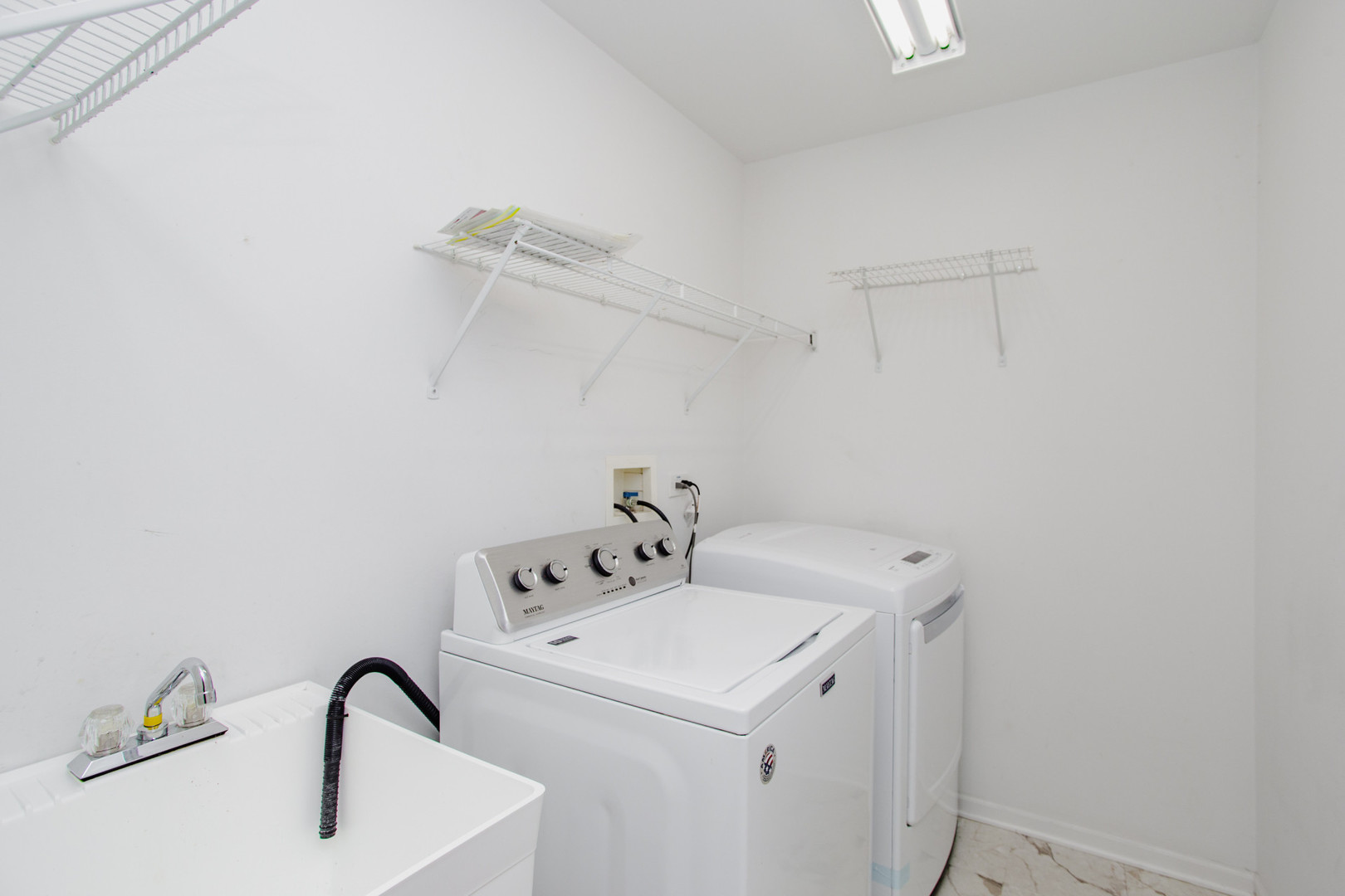 800 Linden Circle Hoffman Estates, IL 60169 - Photo 24 of 30 a bathroom with a sink and a vanity