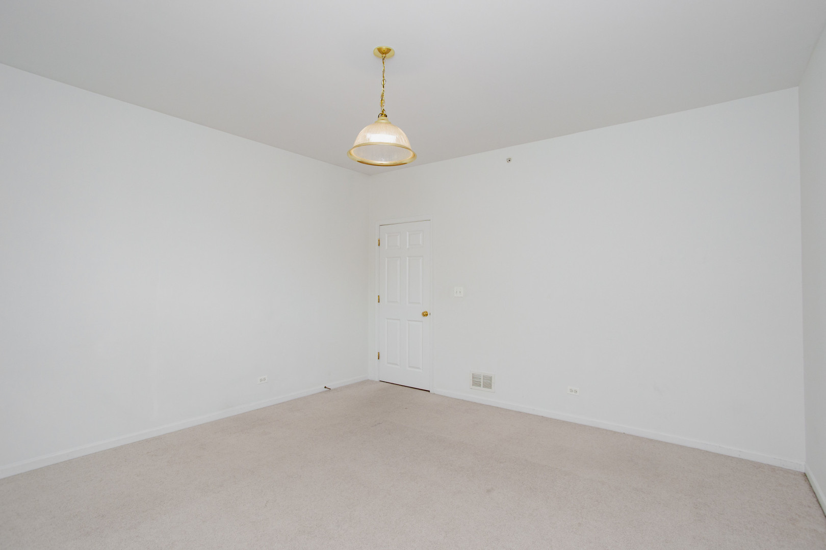 800 Linden Circle Hoffman Estates, IL 60169 - Photo 8 of 30 a view of empty room