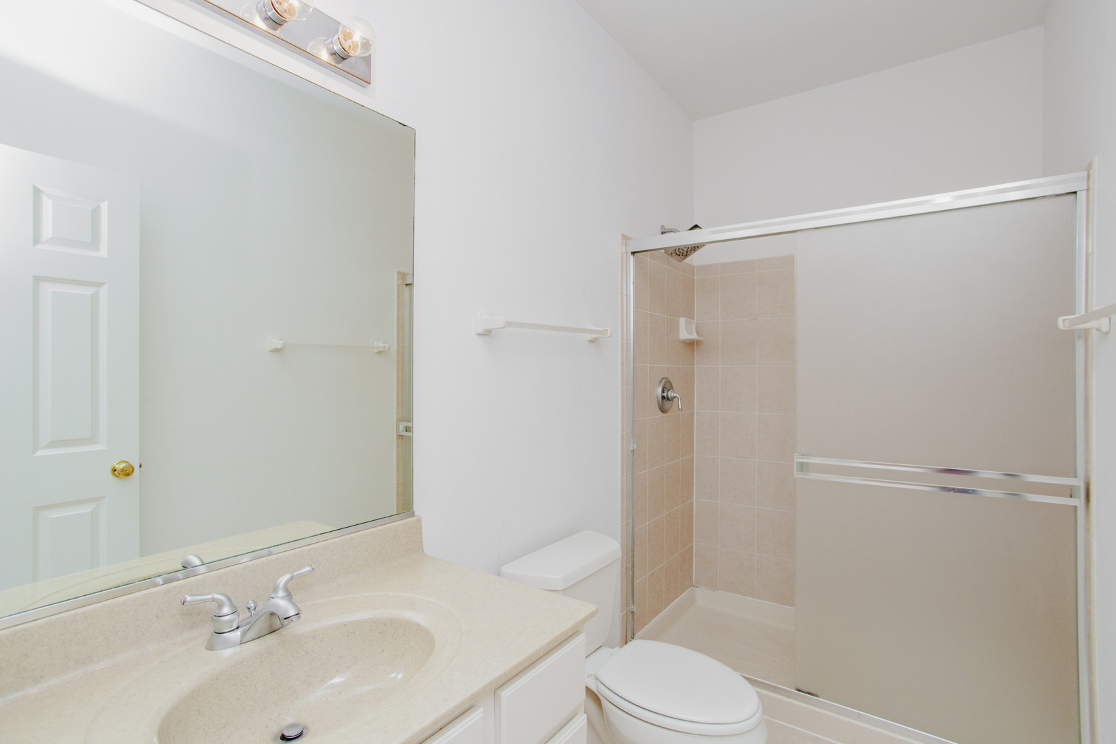 800 Linden Circle Hoffman Estates, IL 60169 - Photo 9 of 30 a bathroom with a sink toilet and shower