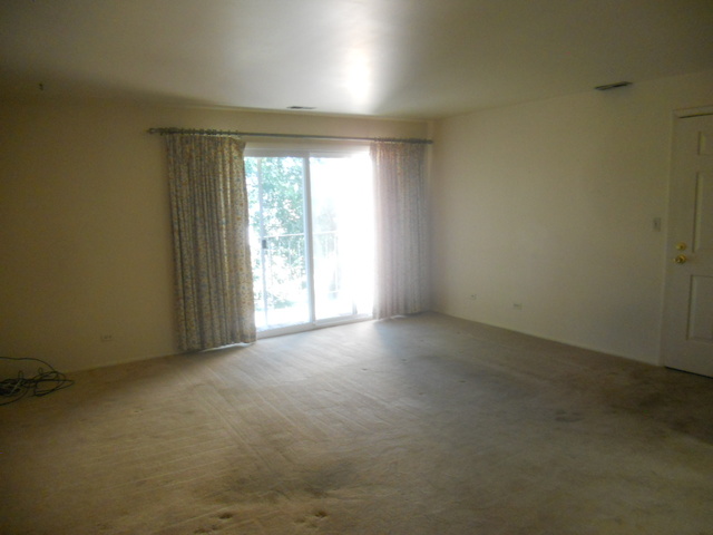 969 Golf Course Road, Unit 6 Crystal Lake, IL 60014 - Photo 3 of 13 an empty room with windows