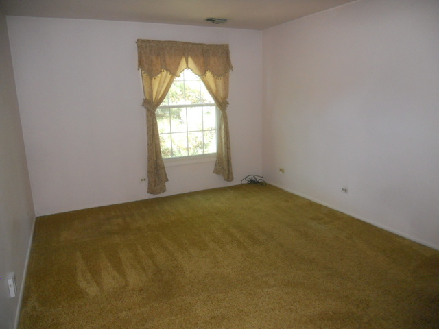 969 Golf Course Road, Unit 6 Crystal Lake, IL 60014 - Photo 7 of 13 an empty room with a window