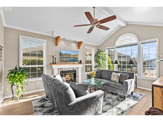 $637,000 | 3355 Elmwood Court, Medford, OR 97504