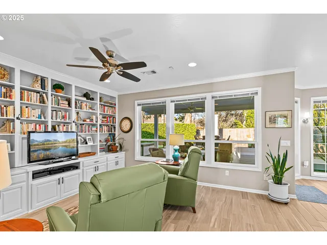 $637,000 | 3355 Elmwood Court, Medford, OR 97504