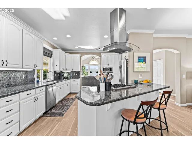 $637,000 | 3355 Elmwood Court, Medford, OR 97504