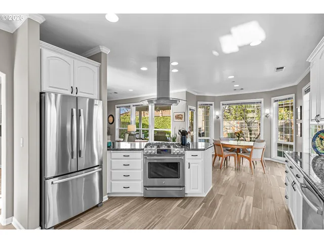 $637,000 | 3355 Elmwood Court, Medford, OR 97504