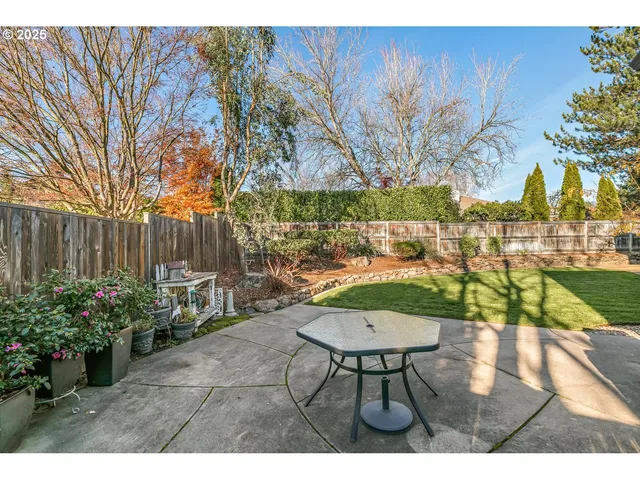 $637,000 | 3355 Elmwood Court, Medford, OR 97504