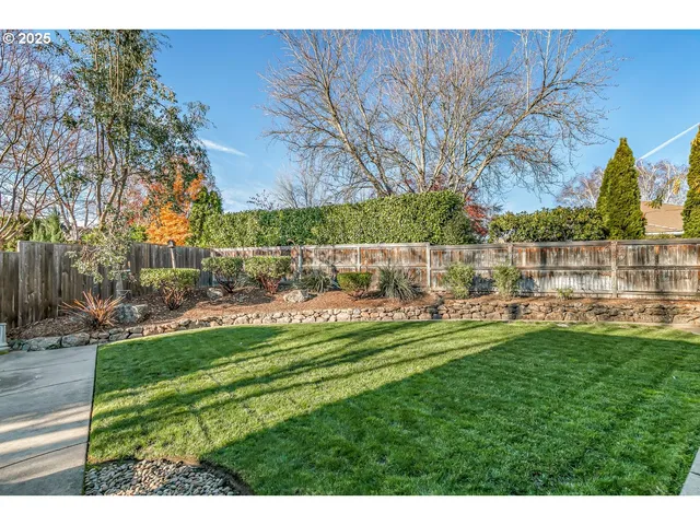 $637,000 | 3355 Elmwood Court, Medford, OR 97504