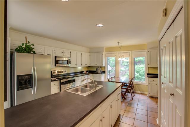 876 High Point Ridge Road Franklin, TN 37069 - Photo 6 of 20 Large Kitchen w/Abundance of Storage