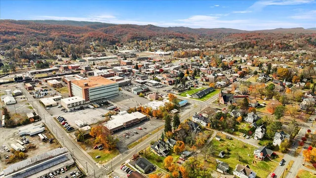 $259,000 | 118 6th Street Northeast, Pulaski, VA 24301