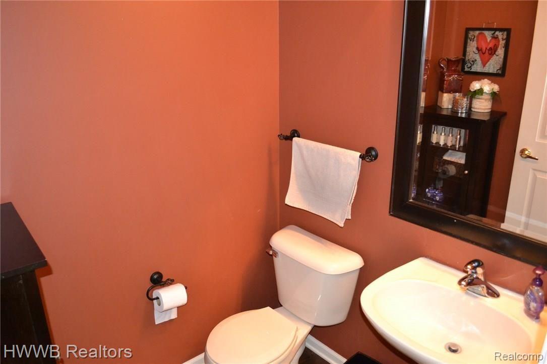 1789 Ring Neck Drive Rochester, MI 48307 - Photo 15 of 36 15-First Floor Powder.JPG
