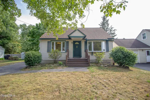 $2,700 | 50 New Shaker Road, Colonie, NY 12205