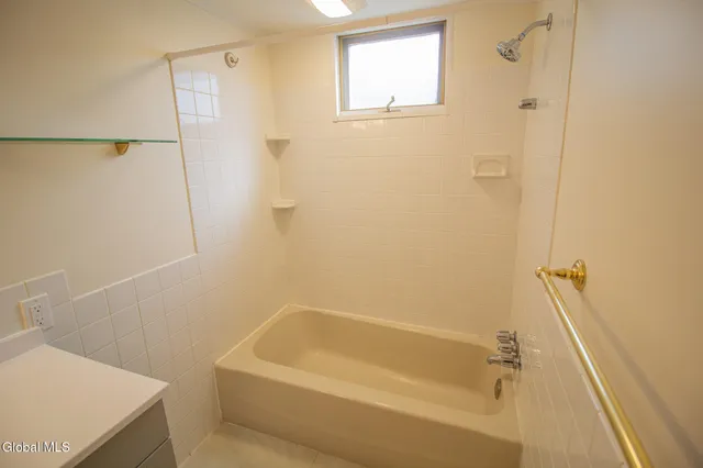 $2,700 | 50 New Shaker Road, Colonie, NY 12205