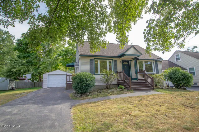 $2,700 | 50 New Shaker Road, Colonie, NY 12205