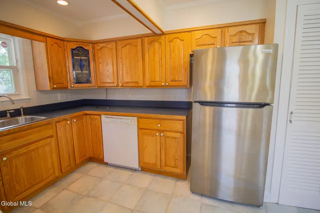 $2,700 | 50 New Shaker Road, Colonie, NY 12205