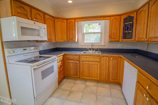 $2,700 | 50 New Shaker Road, Colonie, NY 12205