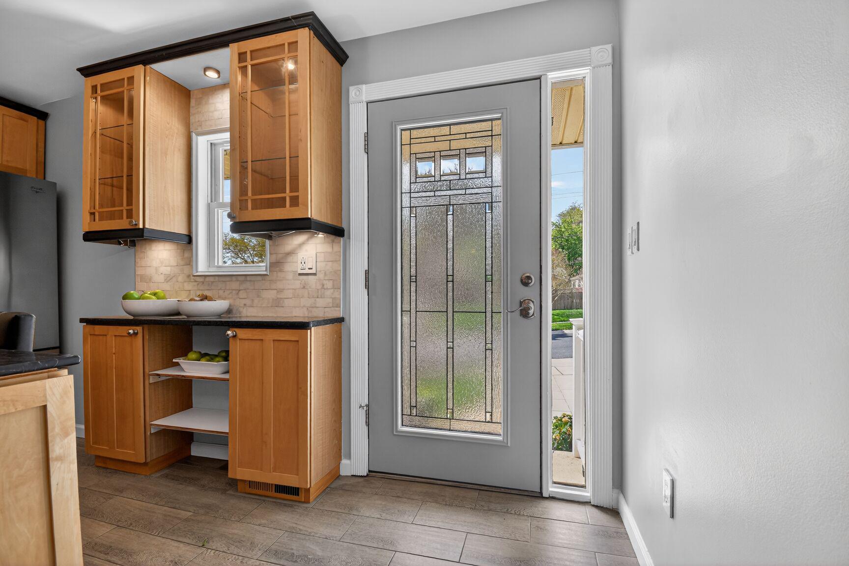 820 Brice Road Rockville, MD 20852 - Photo 5 of 26 Inviting entryway with modern charm.