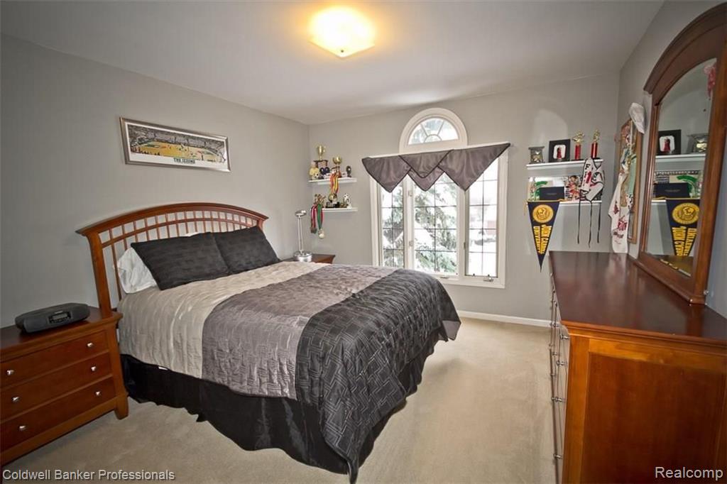 36874 Chesapeake Road Farmington Hills, MI 48335 - Photo 35 of 46