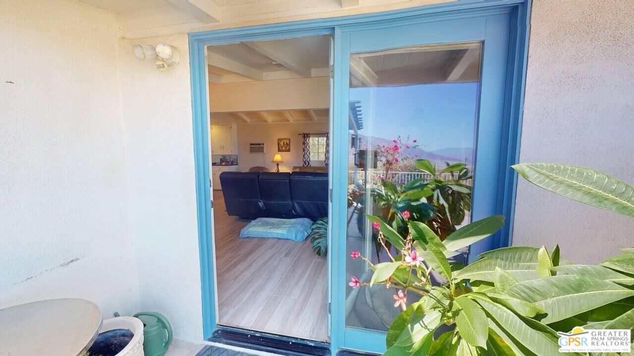 14701 Old Morongo Road Whitewater, CA 92282 - Photo 18 of 70 a workspace with wooden floor