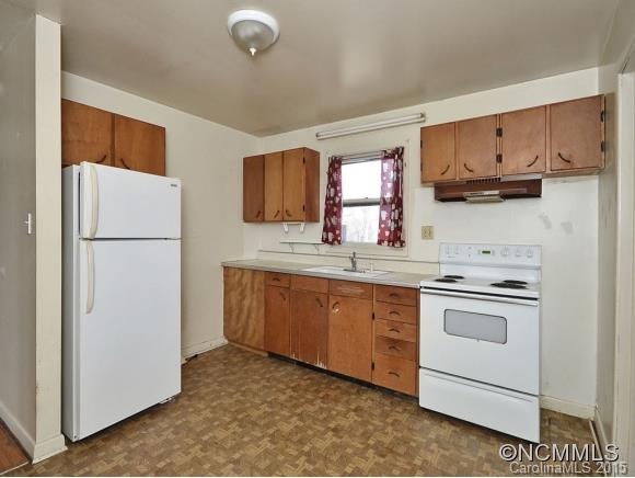 746 Asbury Road Candler, NC 28715 - Photo 4 of 9 Gallery Image 4