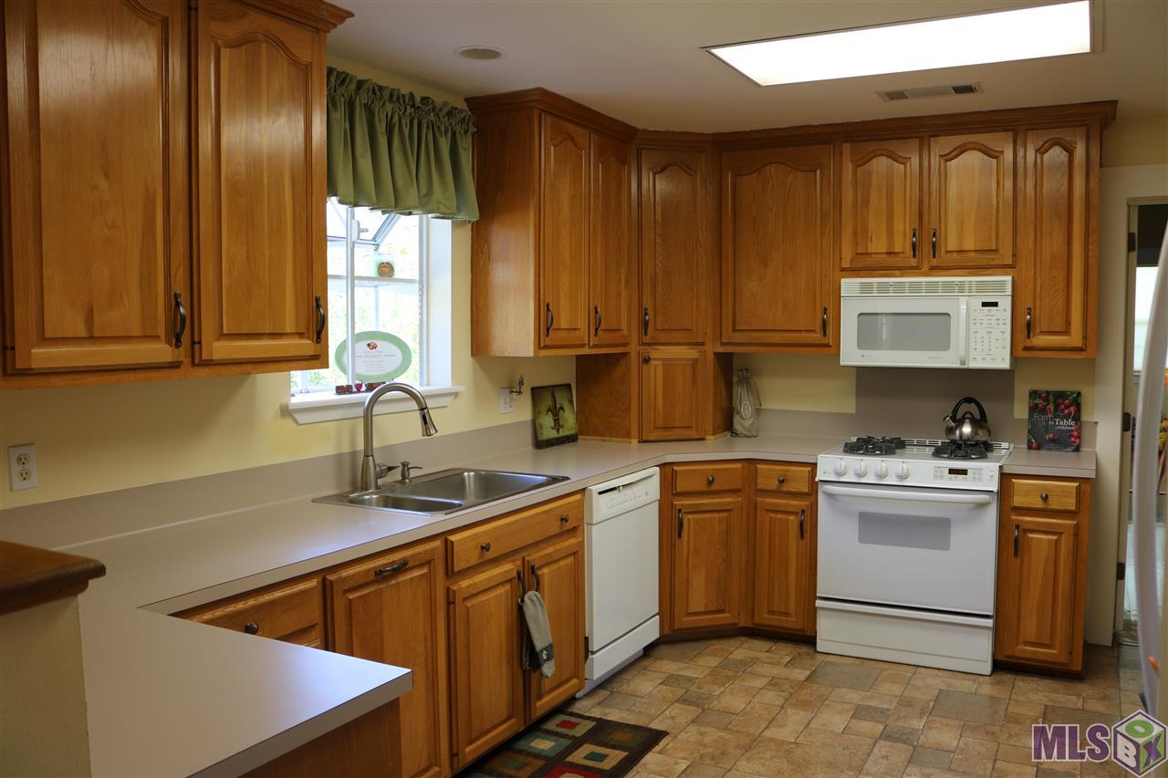 8901 Arnold Road Denham Springs, LA 70726 - Photo 5 of 23 Kitchen