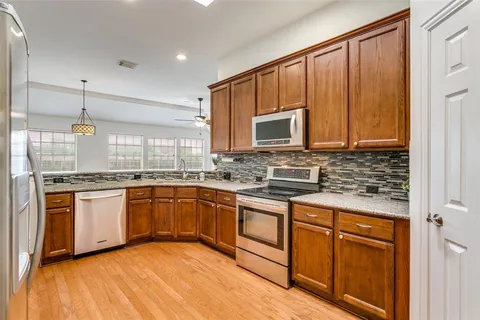 $449,999 | 1220 Shady Elm Lane, Lewisville, TX 75067