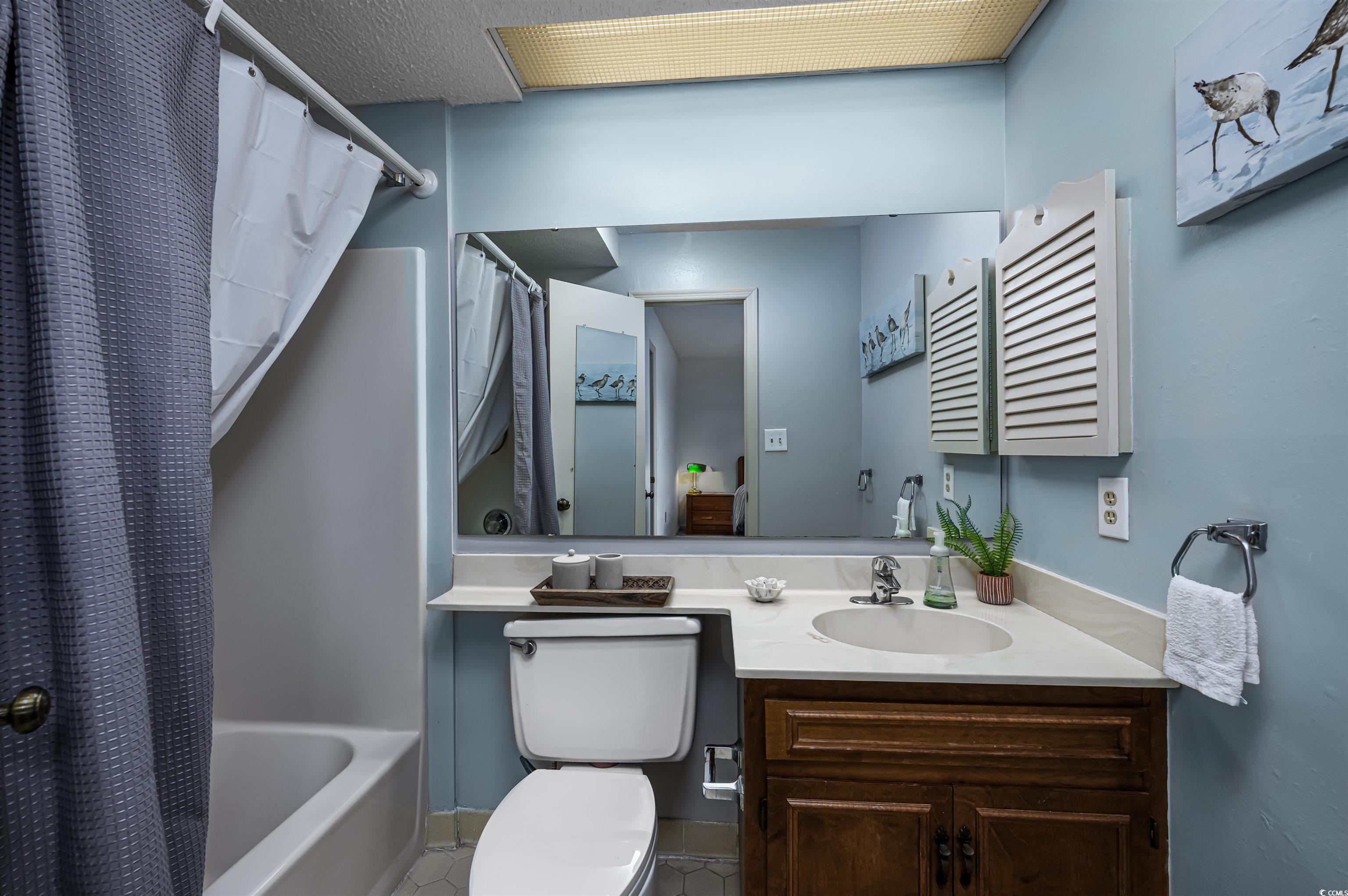 415 Queens Road, Unit B Myrtle Beach, SC 29572 - Photo 19 of 40 Full bath with vanity, toilet, shower / bath combo