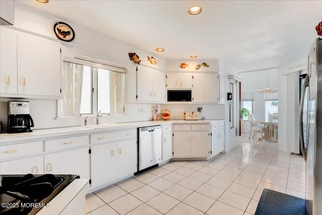 a view of livingroom with washer and dryer