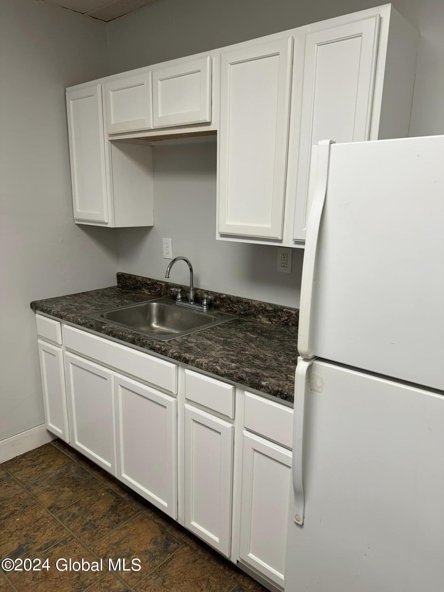 18 Devlin Street Cohoes, NY 12047 - Photo 5 of 28 5