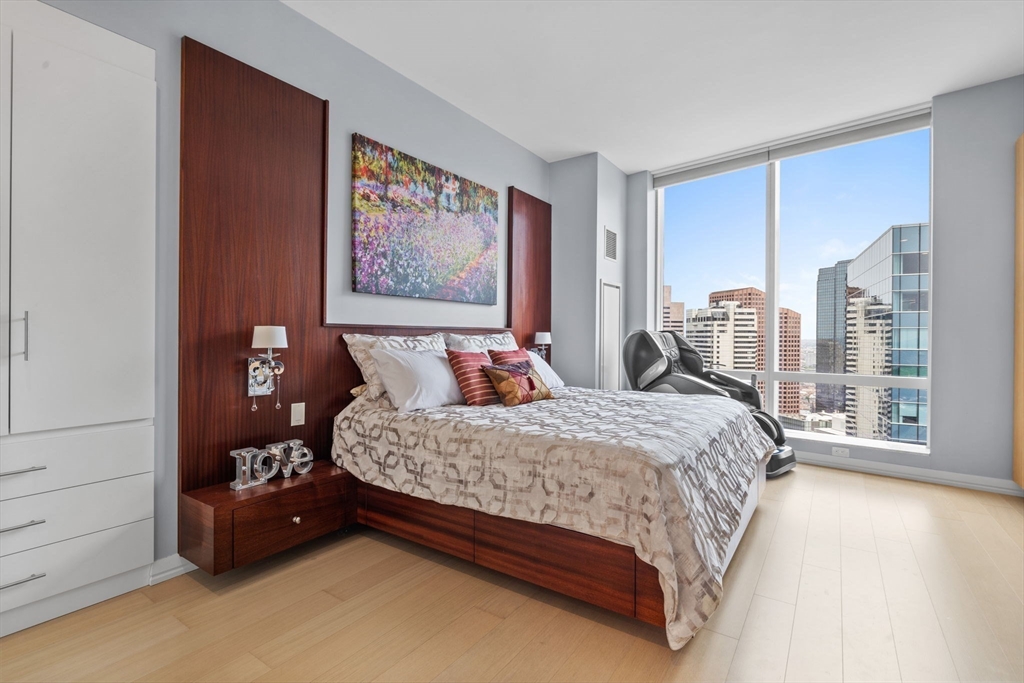1 Franklin Street, Unit 3808 Boston, MA 02110 - Photo 15 of 40 a bedroom with a bed and a large window