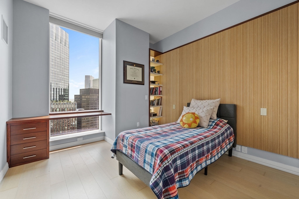 1 Franklin Street, Unit 3808 Boston, MA 02110 - Photo 20 of 40 a bedroom with a bed and a window