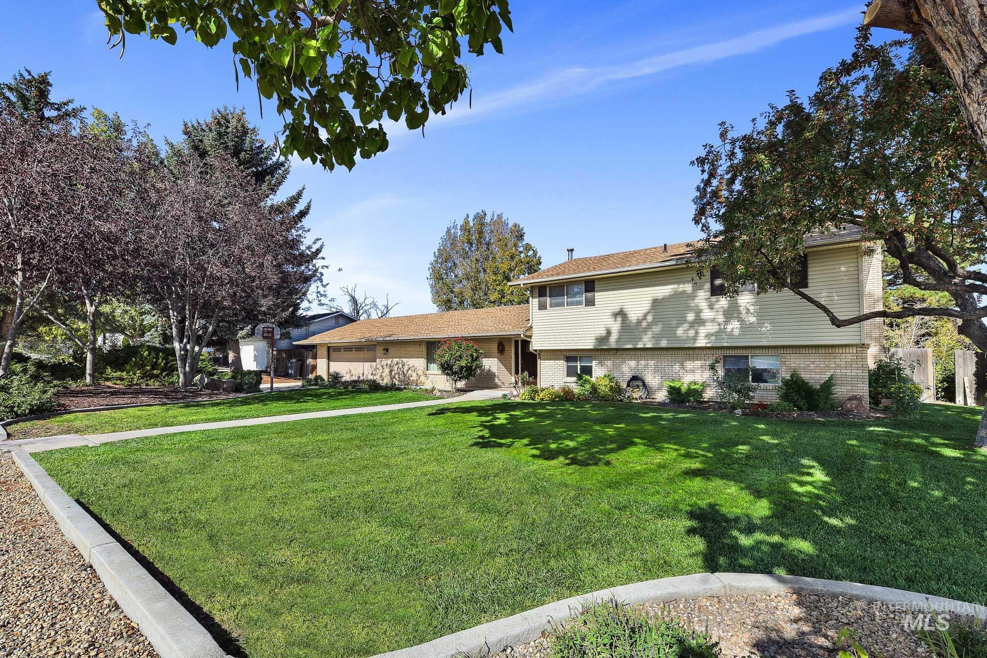315 East Pat Lane Caldwell, ID 83607 - Photo 3 of 50 Tri-level home featuring brick and vinyl siding and a plush front lawn