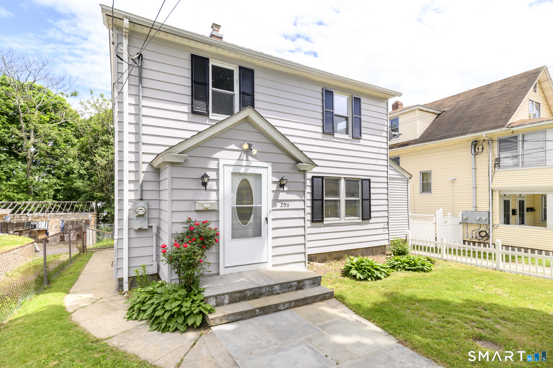 206 Ridgefield Avenue Bridgeport, CT 06610 - Photo 3 of 35