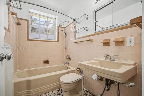 $399,000 | 1751 Washington Avenue, Unit 1F, Miami Beach, FL 33139