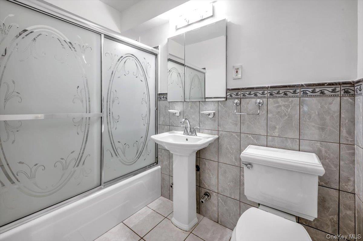 301 East 48th Street, Unit 2C Manhattan, NY 10017 - Photo 13 of 22 a bathroom with a sink toilet and shower