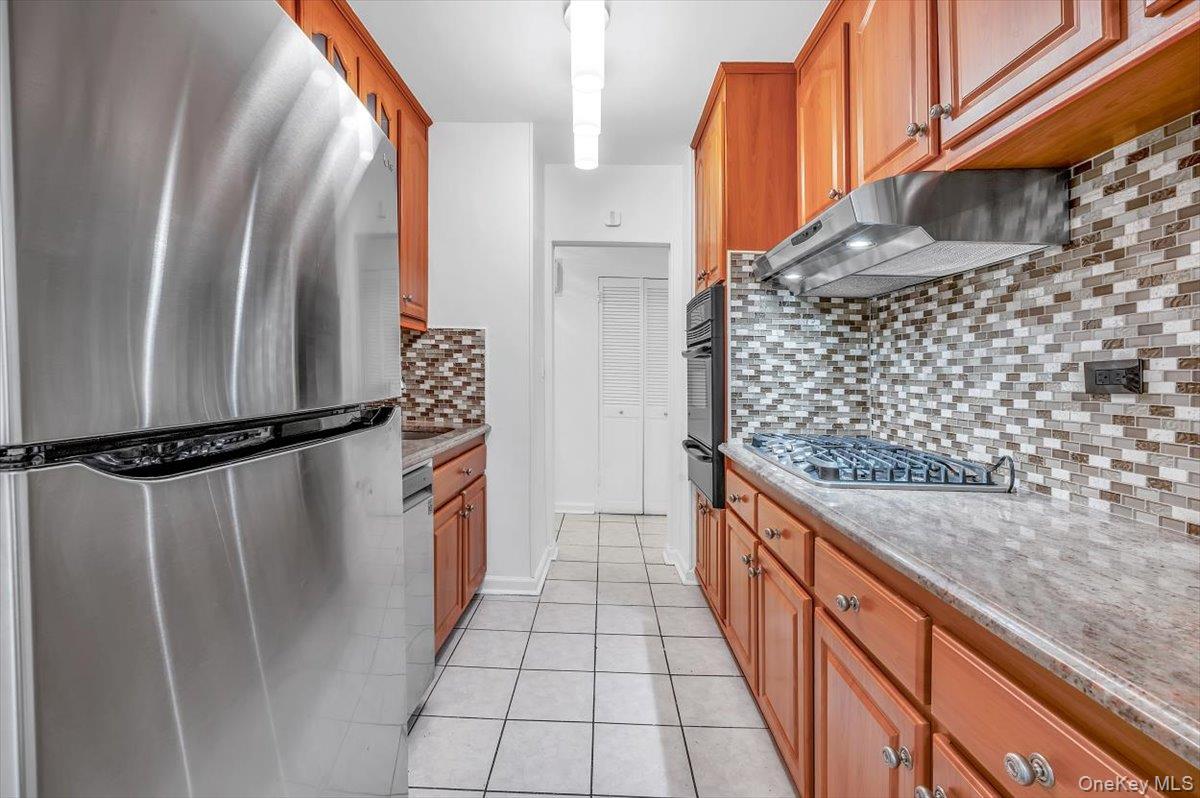 301 East 48th Street, Unit 2C Manhattan, NY 10017 - Photo 10 of 22