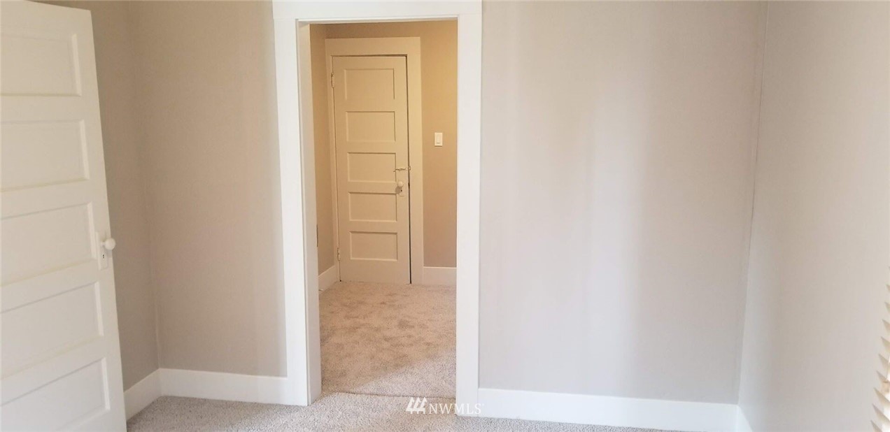 207 Williams Avenue North Renton, WA 98057 - Photo 22 of 25 a view of a bathroom