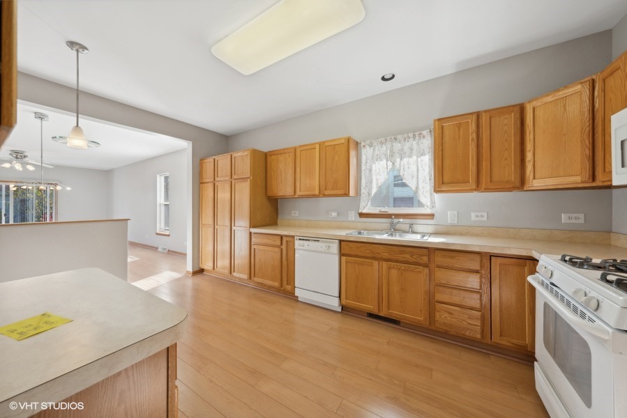 249 Rodeo Drive Grayslake, IL 60030 - Photo 7 of 15 Gallery Image 7
