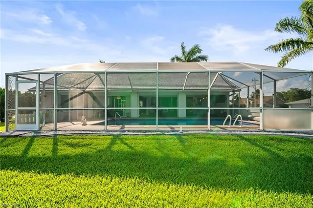 a view of a house with a backyard