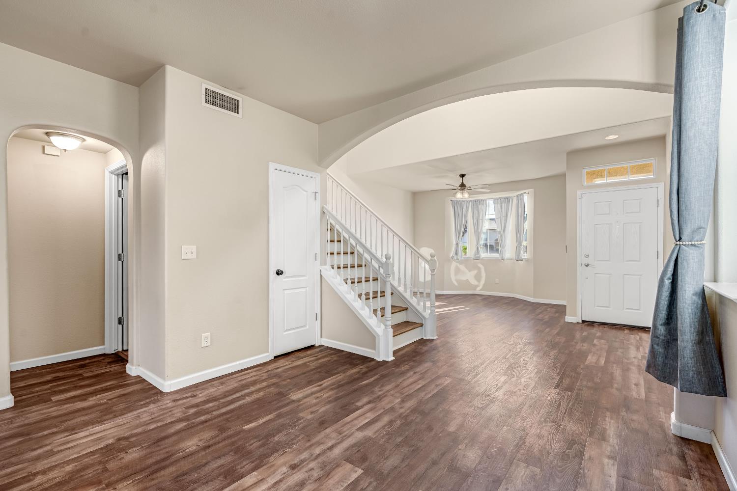 5629 North Citrus Lane Fresno, CA 93711 - Photo 13 of 35 a view of an entryway with wooden floor
