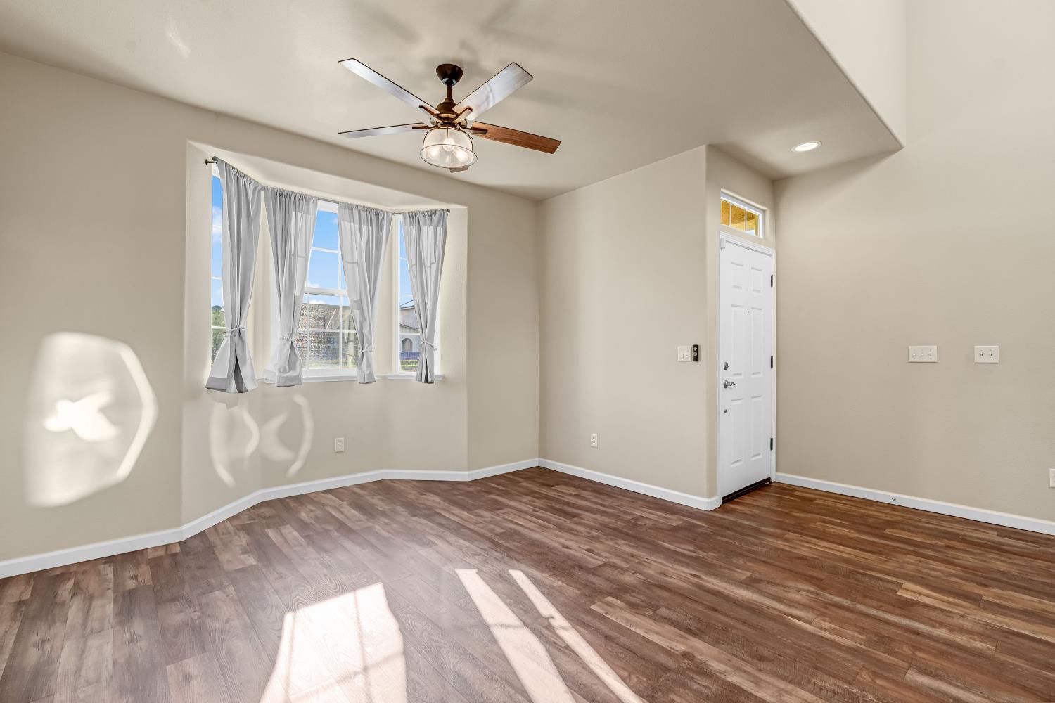 5629 North Citrus Lane Fresno, CA 93711 - Photo 21 of 35 an empty room with wooden floor and windows