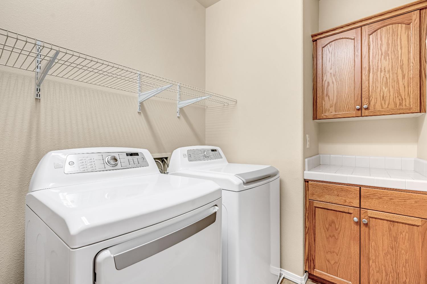 5629 North Citrus Lane Fresno, CA 93711 - Photo 24 of 35 a utility room with dryer and washer